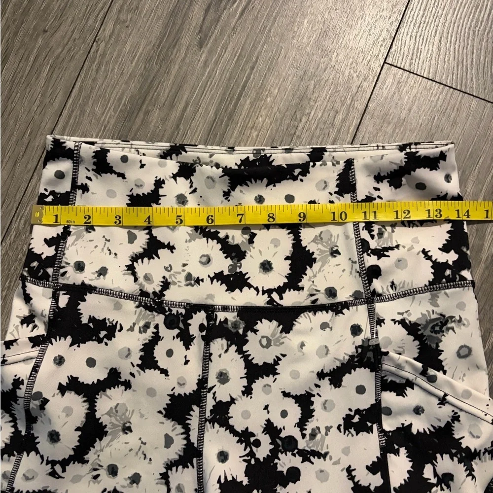 TKO Technical Knockout Black and White Floral High-Rise Biker Shorts Size L